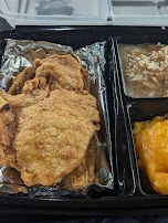3pc Fried Chicken Wing Dinner with Mac N Cheese and Dressing